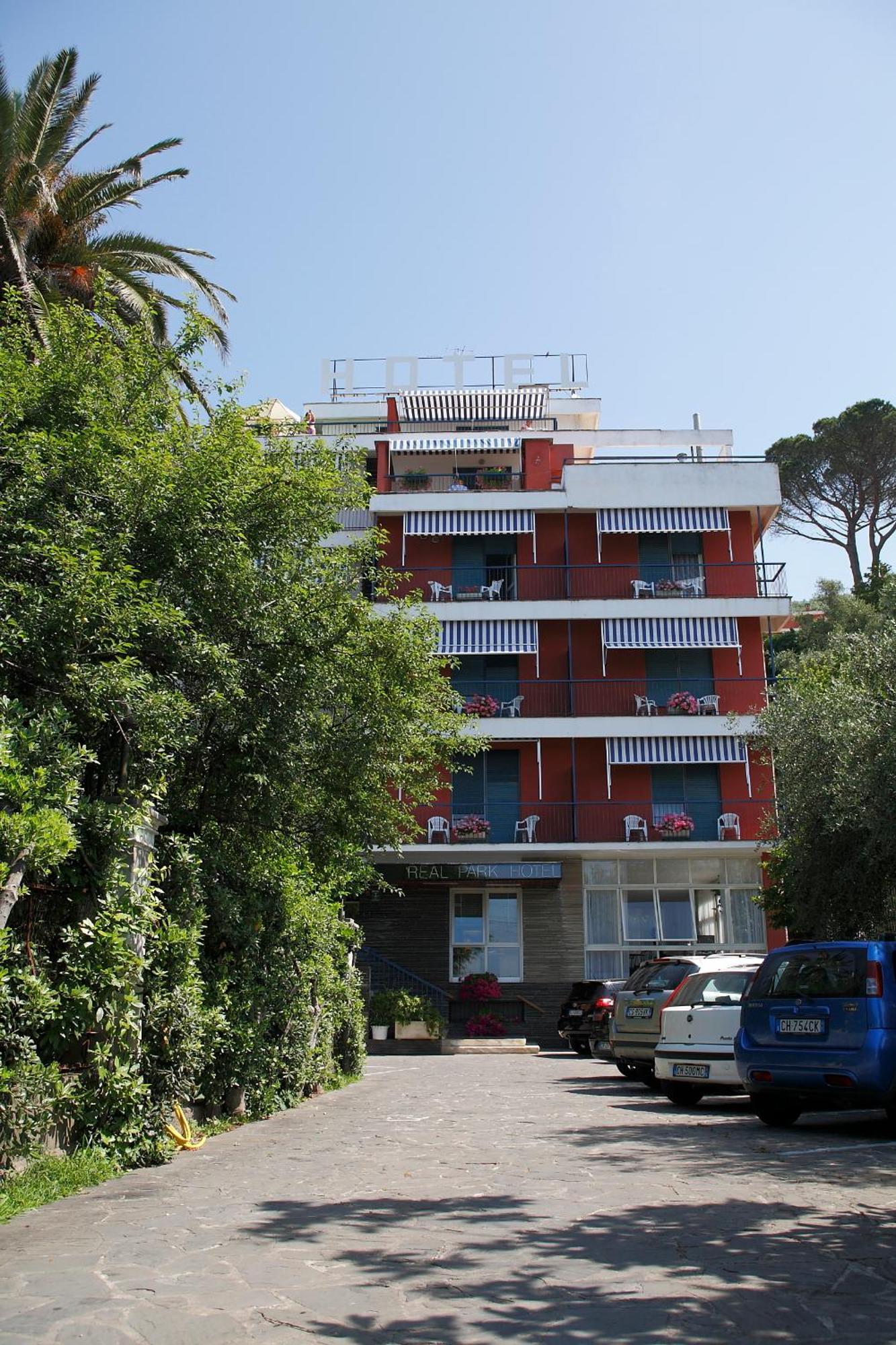 Real Park Hotel Cavi di Lavagna Bagian luar foto